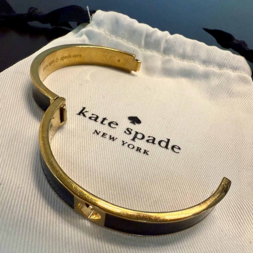 KATE SPADE Hole Punch Spade Enamel Hinged Bangle Bracelet - Gold/Black - Picture 13 of 15